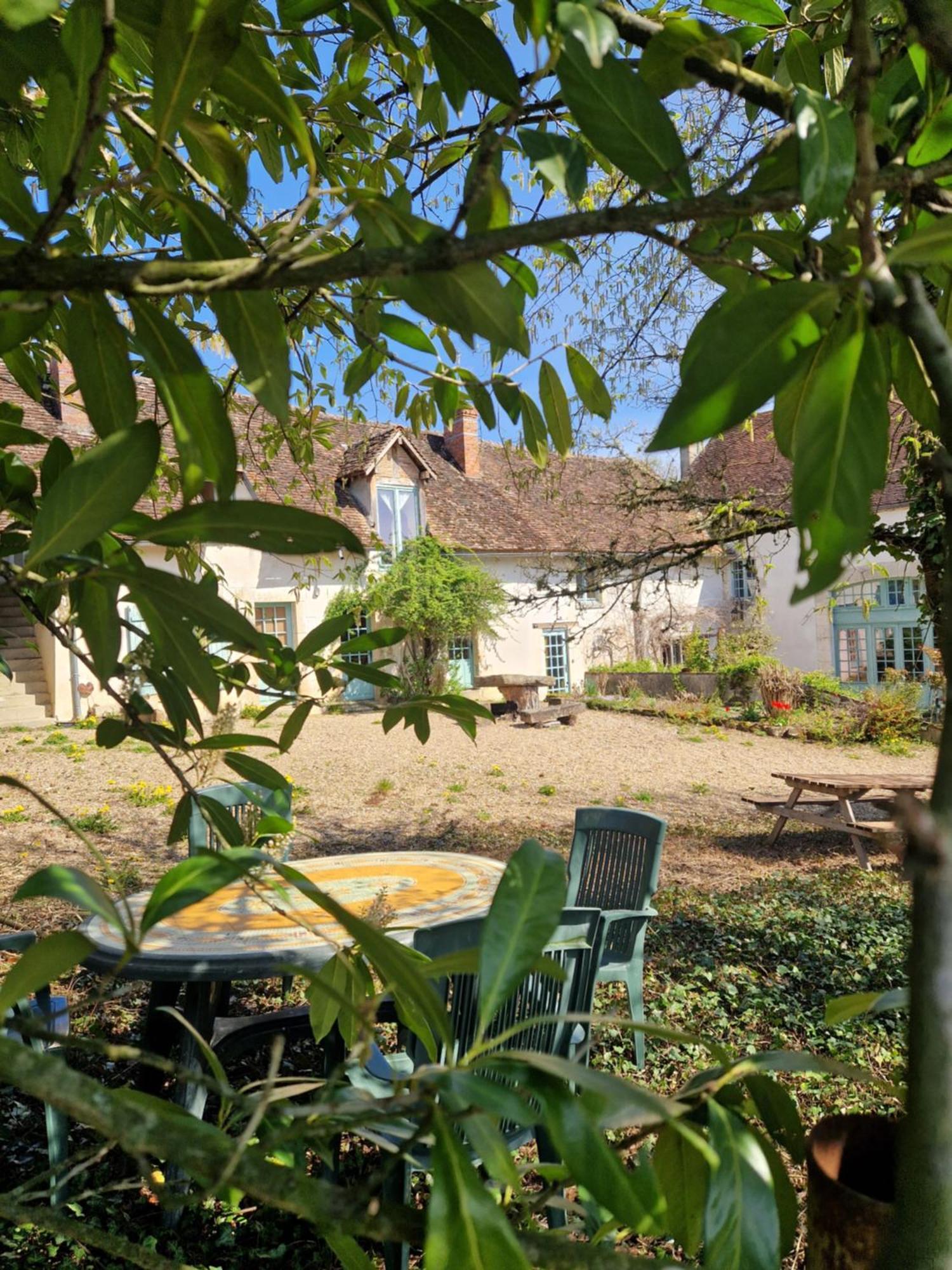 Saint-Amand-en-Puisaye Ferme Equestre & Chambres D'Hotes Gateau Stables Proche Guedelon מראה חיצוני תמונה